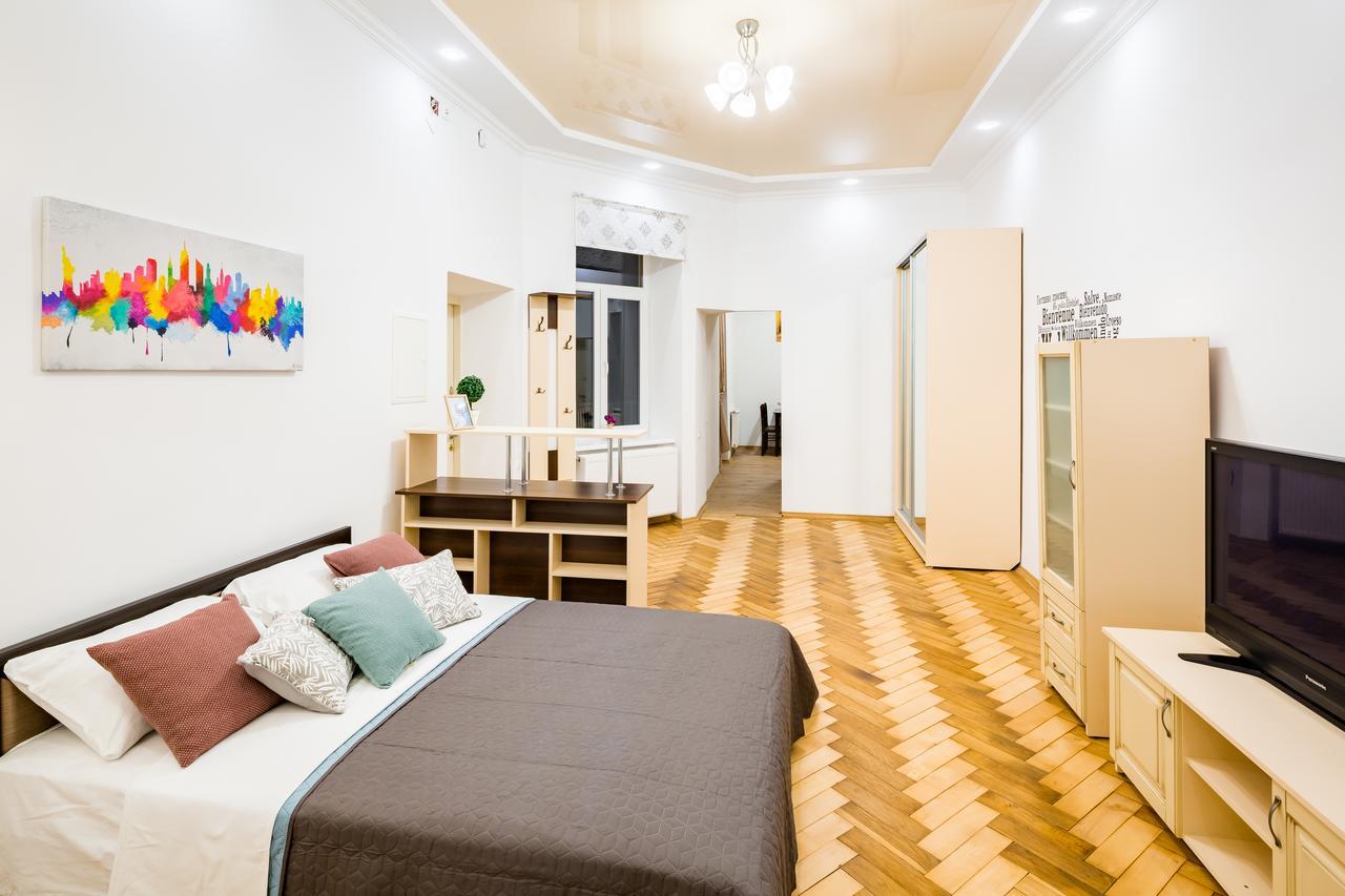 Bright And Cozy Apart With Balcony Lviv Exterior photo
