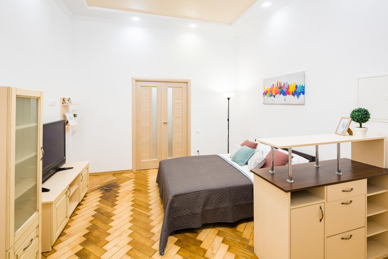 Bright And Cozy Apart With Balcony Lviv Exterior photo
